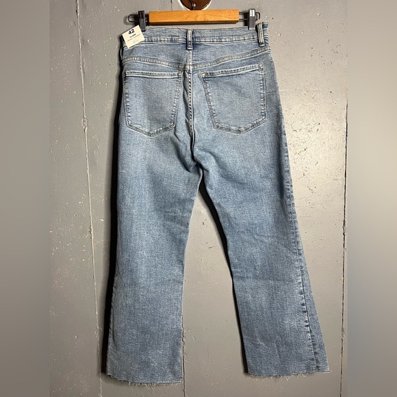 MANGO SIENNA FLARED CROPPED JEANS.  Size 10
NWT - Picture 3 of 11